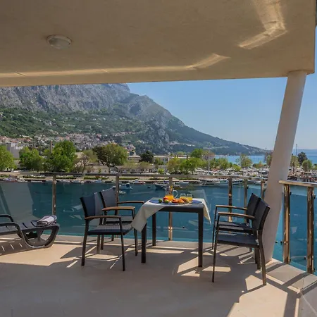 Ap 4+2 In One Of The Luxury Building In Apartament Omiš
